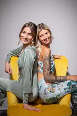 KARE Design Olohuone|Nojatuolit*Black Vicky Velvet Nojatuoli, Keltainen