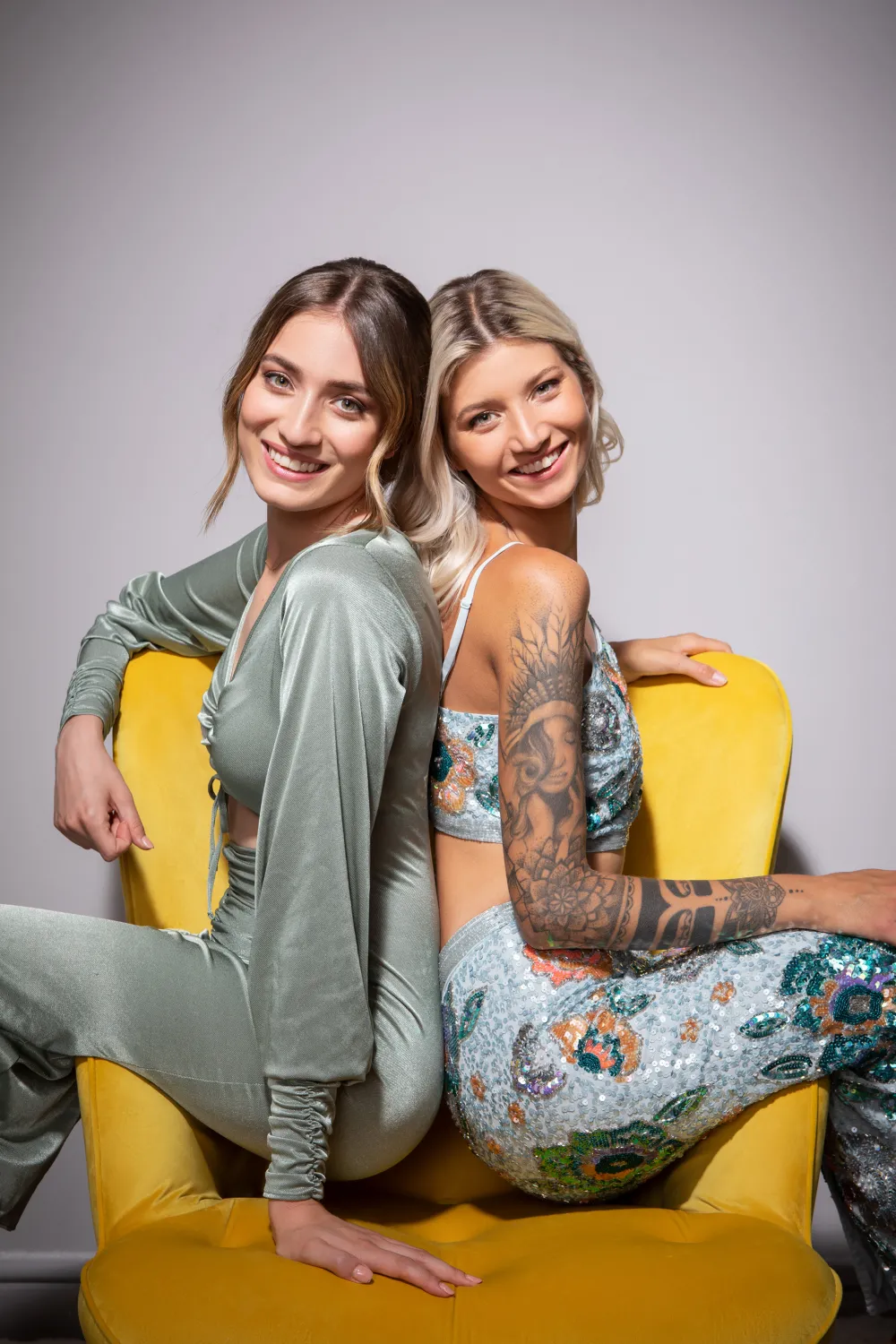 KARE Design Olohuone|Nojatuolit*Black Vicky Velvet Nojatuoli, Keltainen