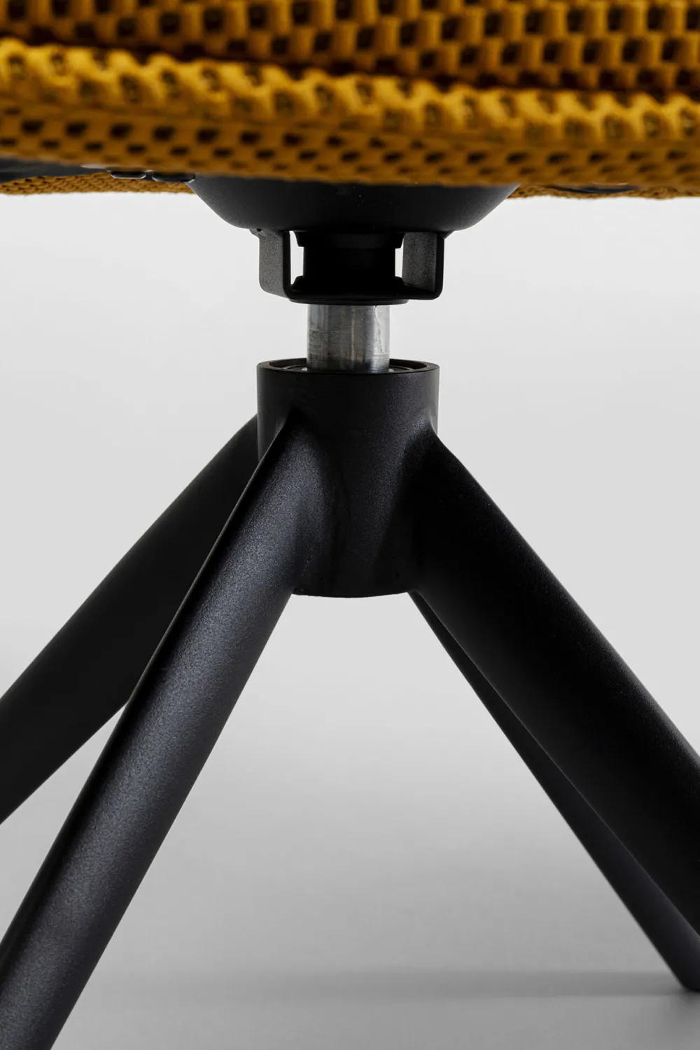 KARE Design Tuolit*Carlito Mesh Kääntyvä Tuoli Keltainen