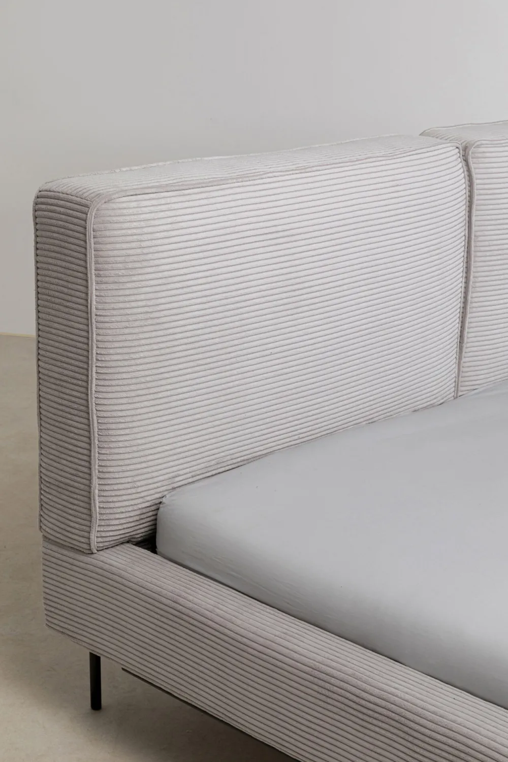 KARE Design Sängyt*East Side Sänky, Vakosamettia, Harmaa 160x200cm