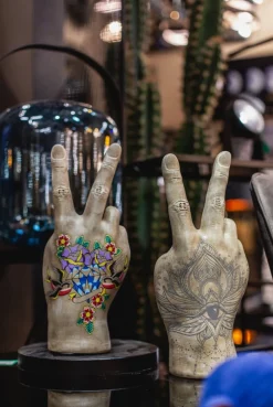 KARE Design Koriste-Esineet*Hand Victory Tattoo Eye Koriste-esine 36cm