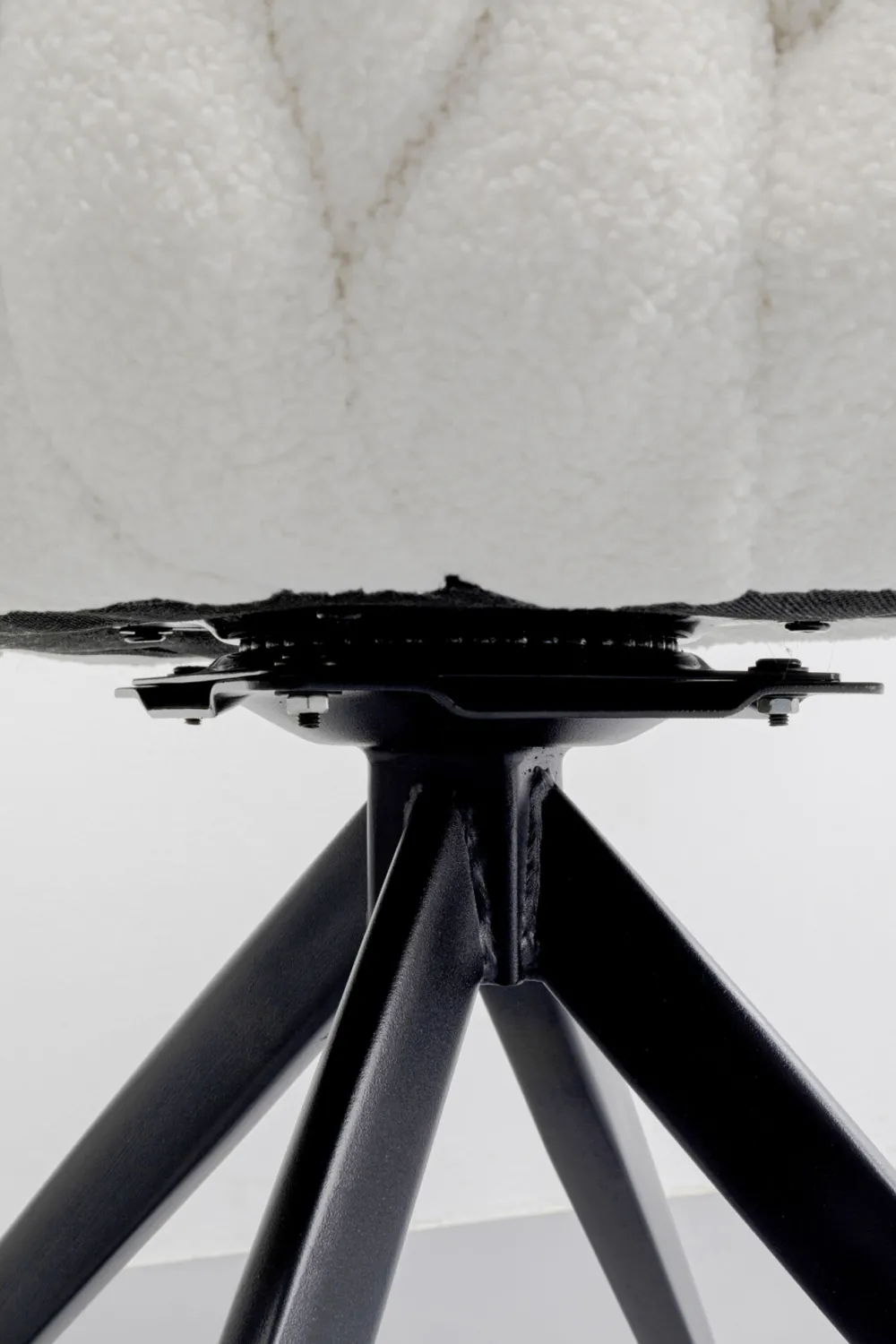 KARE Design Tuolit*Knot Boucle Kääntyvä Tuoli Käsinojilla