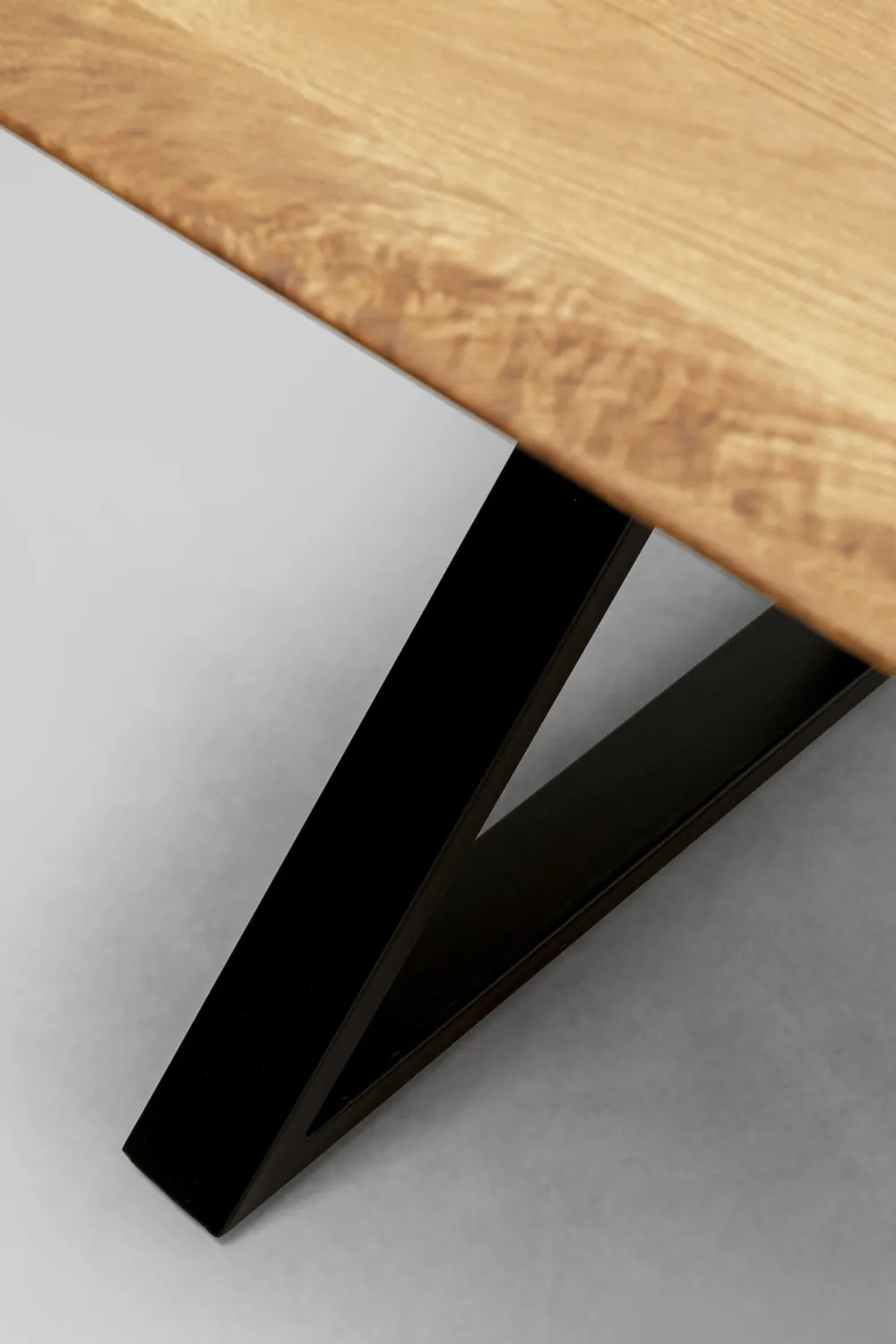 KARE Design Pöydät*Symphony Ruokapöytä -tammi, Musta Ristikkojalka 200x100cm